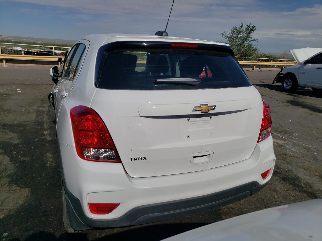 3GNCJKSB8JL416393 2018 Chevrolet Trax Ls