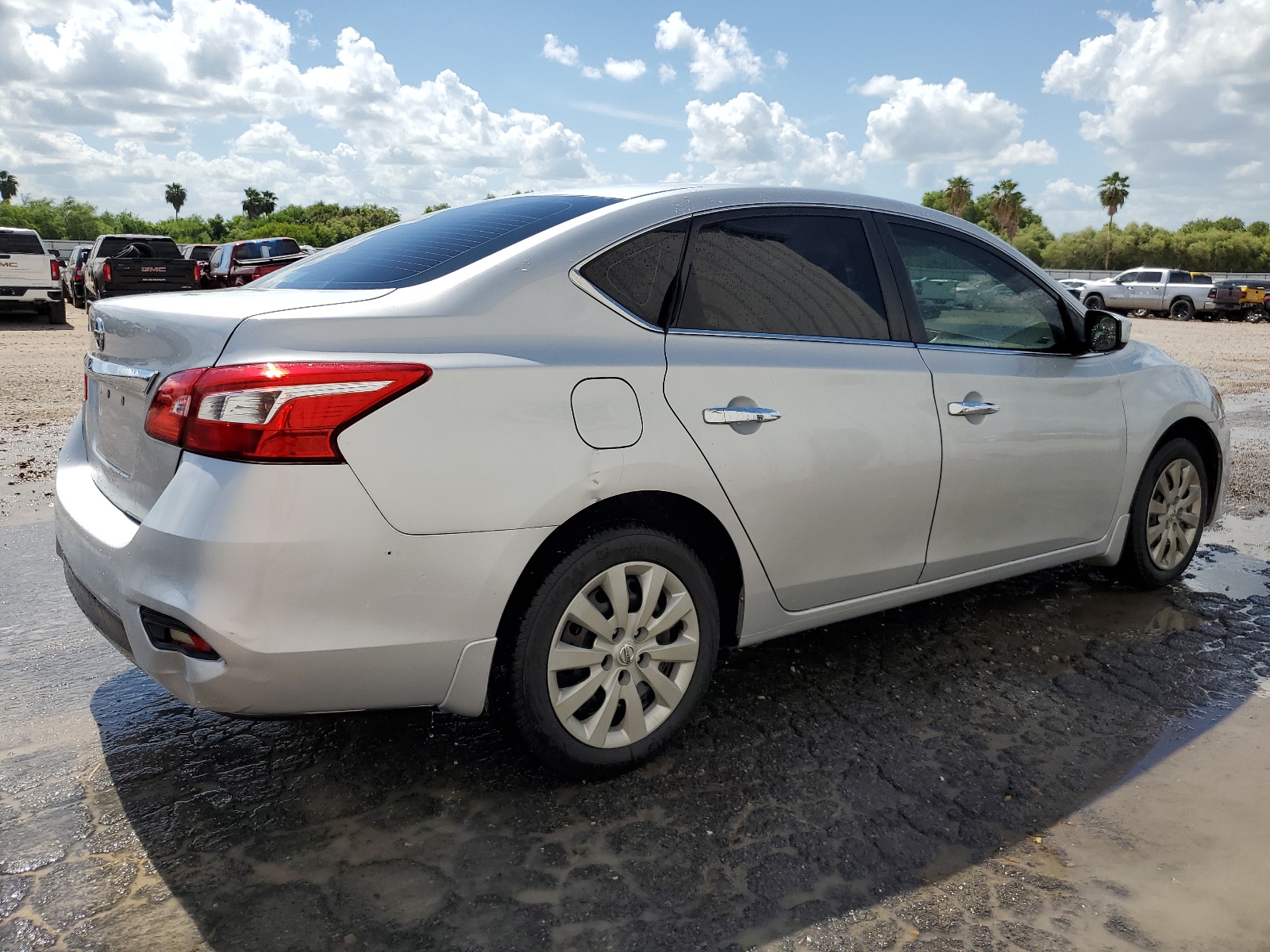 2018 Nissan Sentra S vin: 3N1AB7AP5JY338393