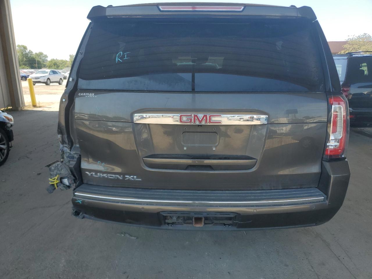 1GKS2HKJ5KR264244 2019 GMC Yukon Xl Denali