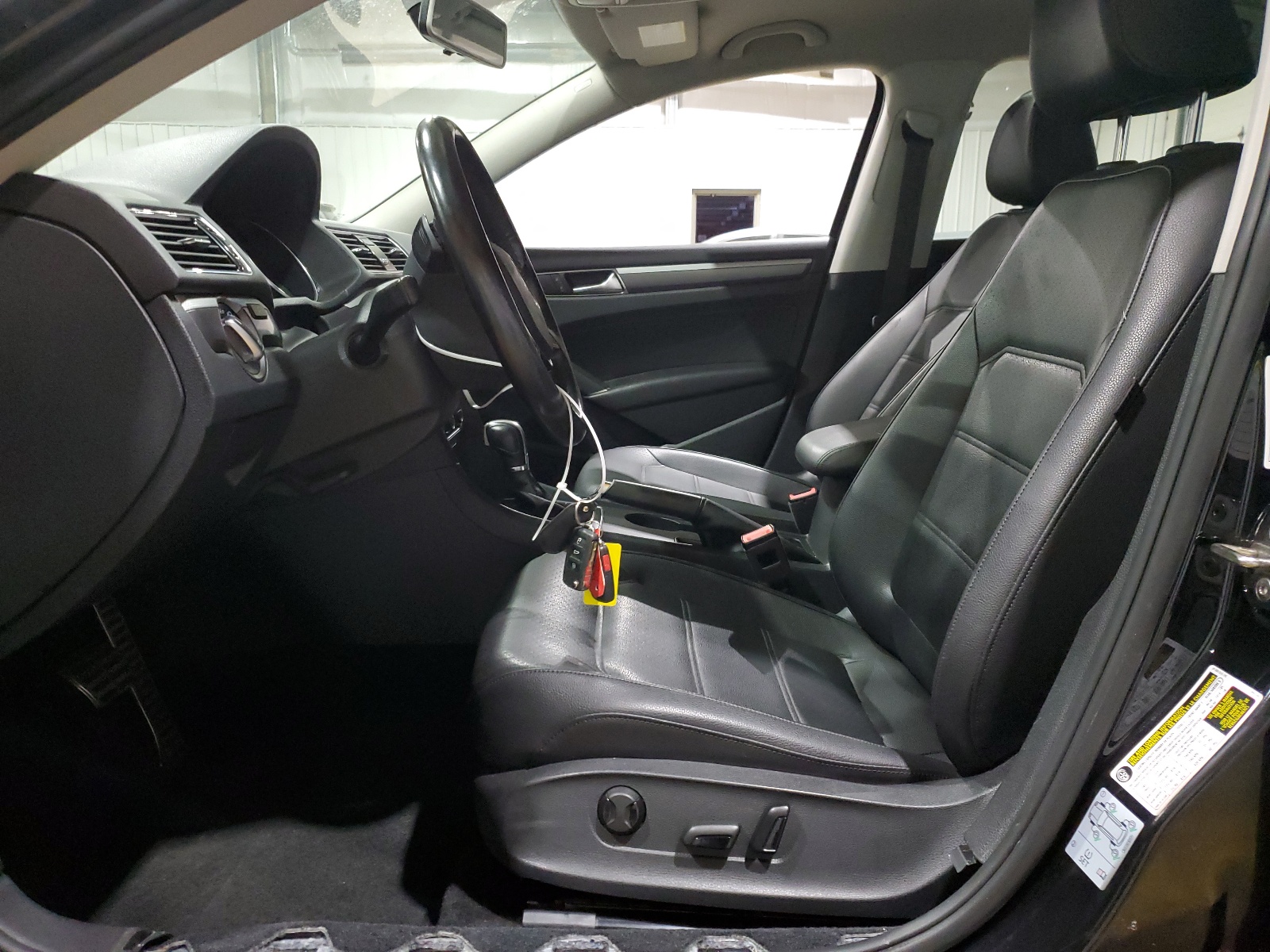 1VWAA7A35JC033608 2018 Volkswagen Passat S