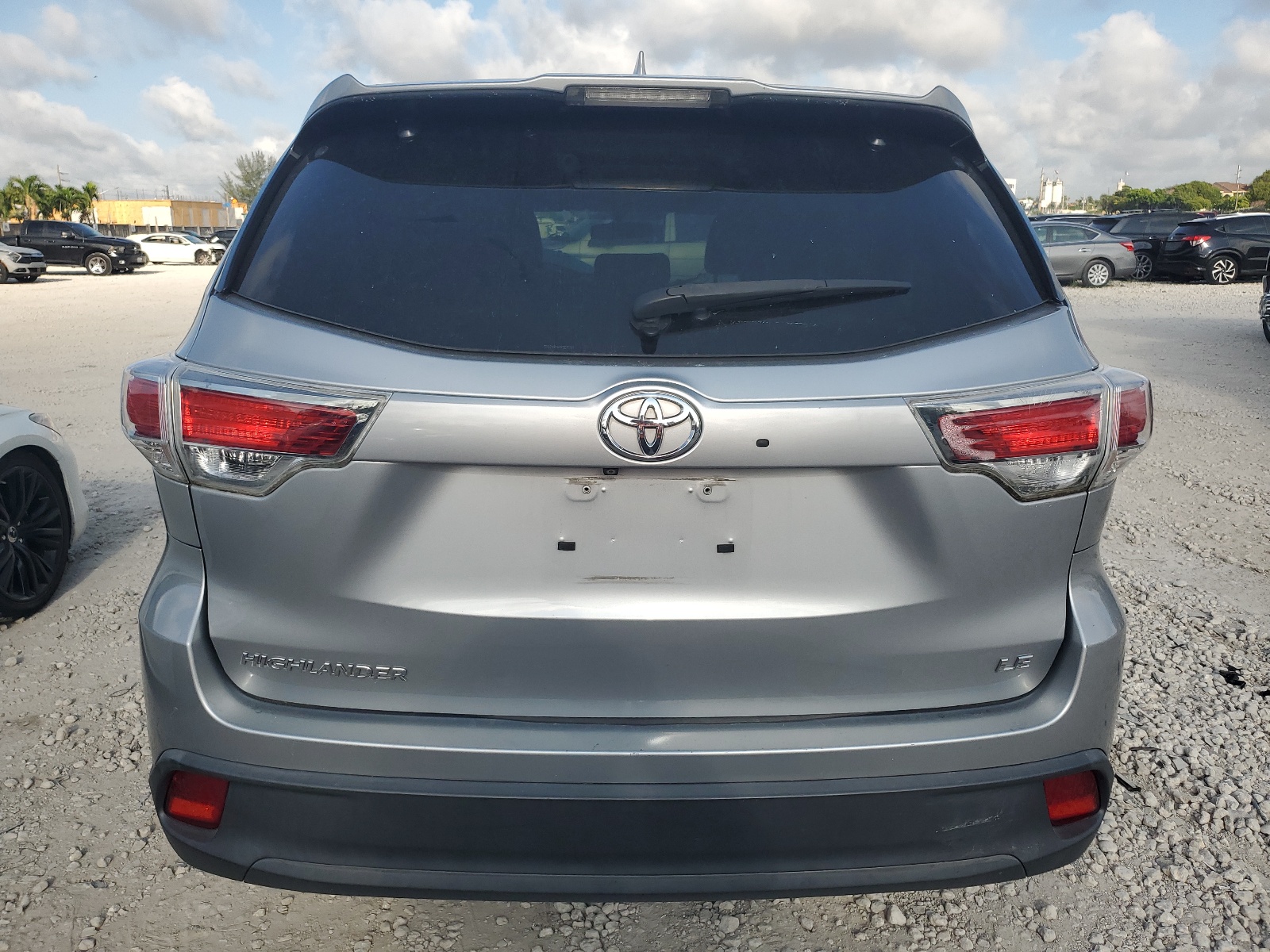 5TDZKRFH9FS075188 2015 Toyota Highlander Le