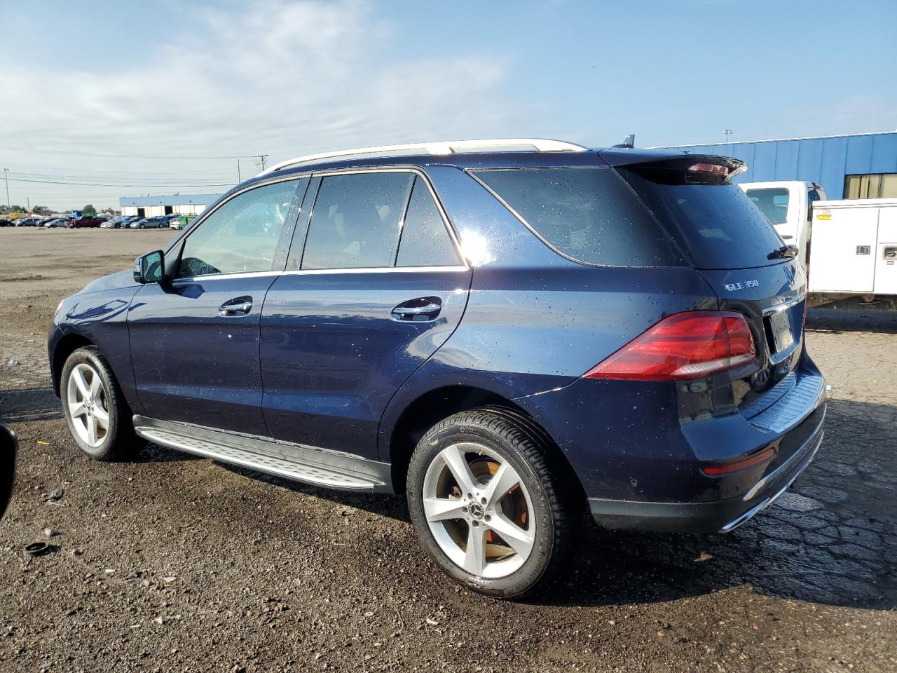 4JGDA5HB0HA933335 2017 MERCEDES-BENZ GLE - Image 2