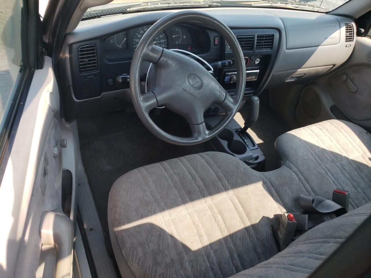 2004 Toyota Tacoma VIN: 5TENL42NX4Z402191 Lot: 65624974