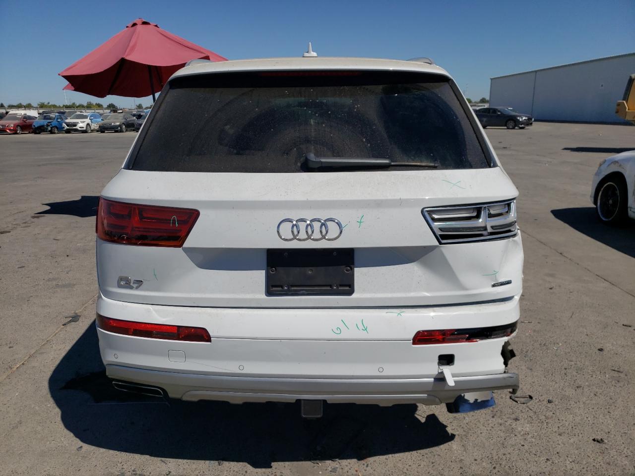 WA1AAAF78KD031577 2019 Audi Q7 Premium