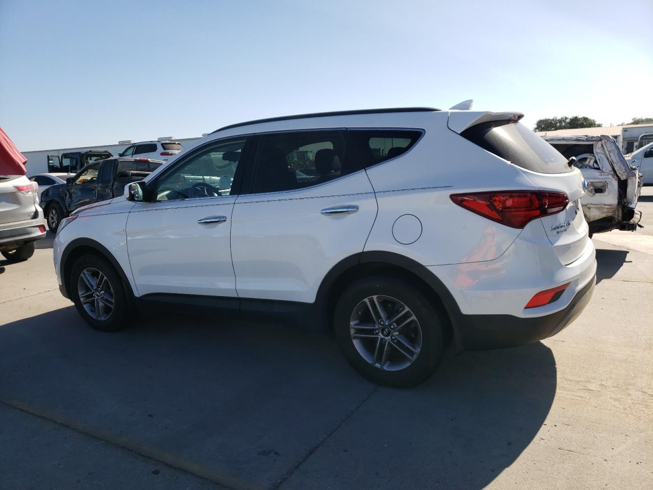 5NMZU3LB0HH003132 2017 HYUNDAI SANTA FE - Image 2