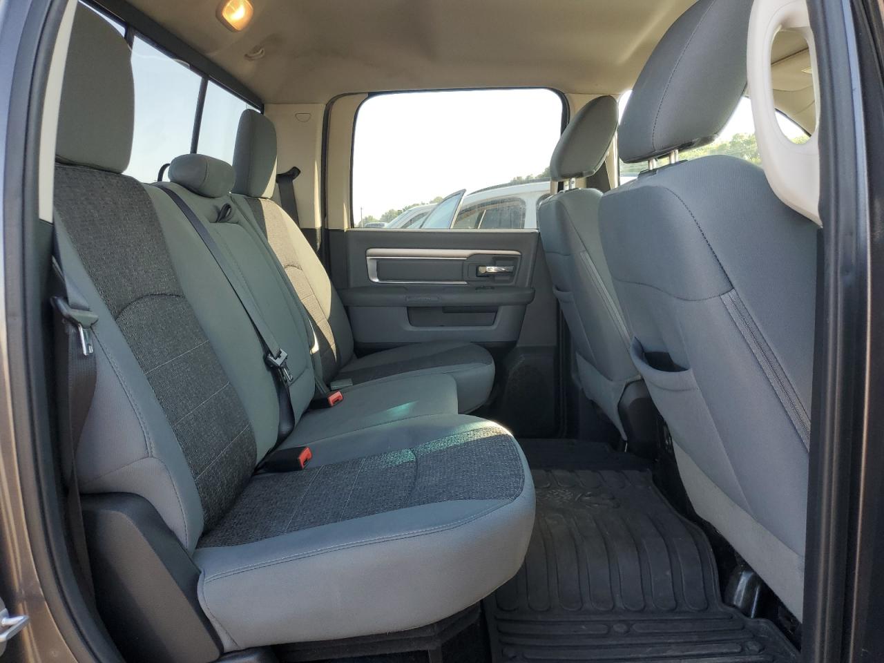 2014 RAM 1500 - Image 10