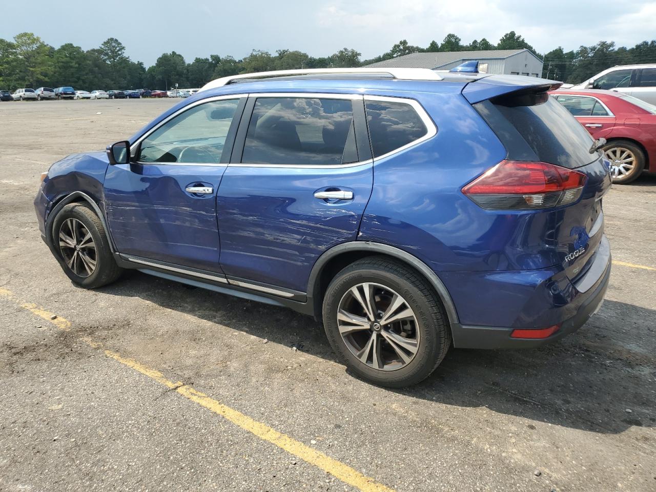 JN8AT2MTXJW464105 2018 NISSAN ROGUE - Image 2