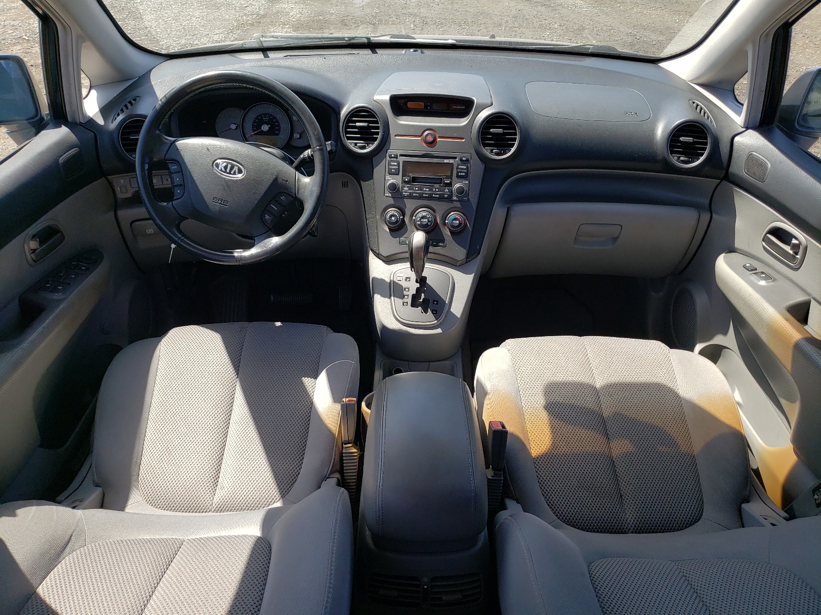 KNAFG526677080424 2007 Kia Rondo Lx