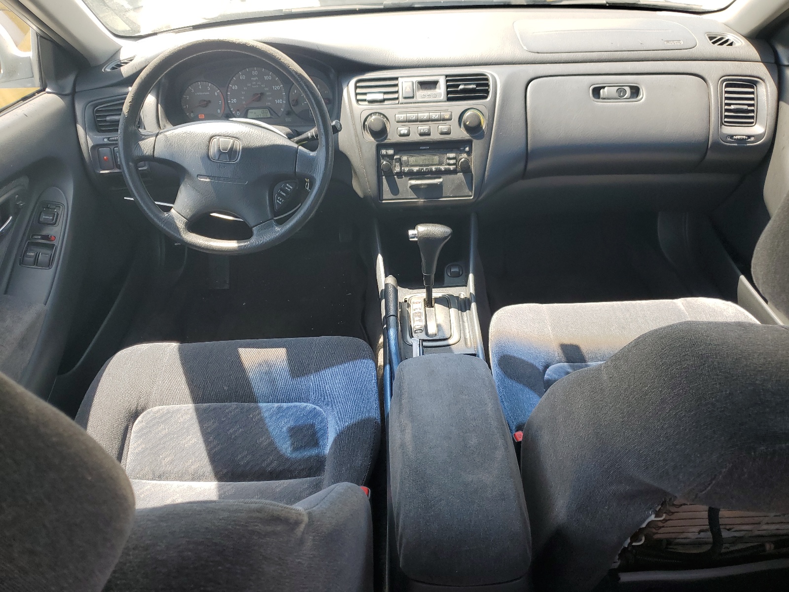 1HGCG329X1A006410 2001 Honda Accord Lx