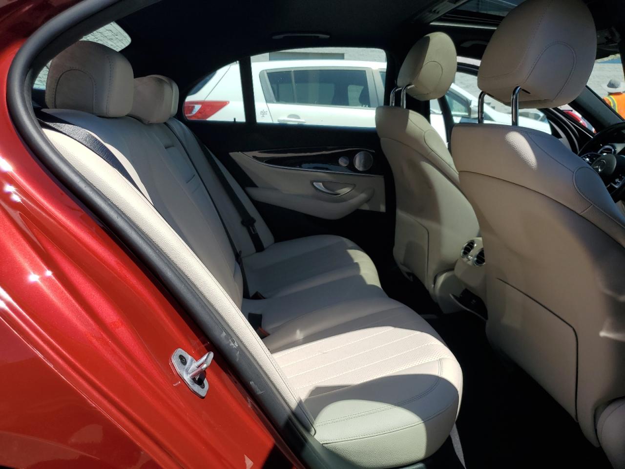 2019 Mercedes-Benz E 300 VIN: WDDZF4JB8KA580842 Lot: 67113894