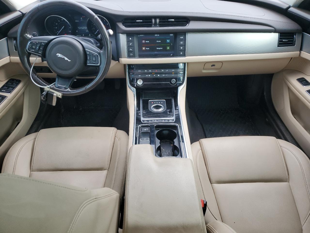 SAJBJ4BV8HCY31084 2017 Jaguar Xf Premium