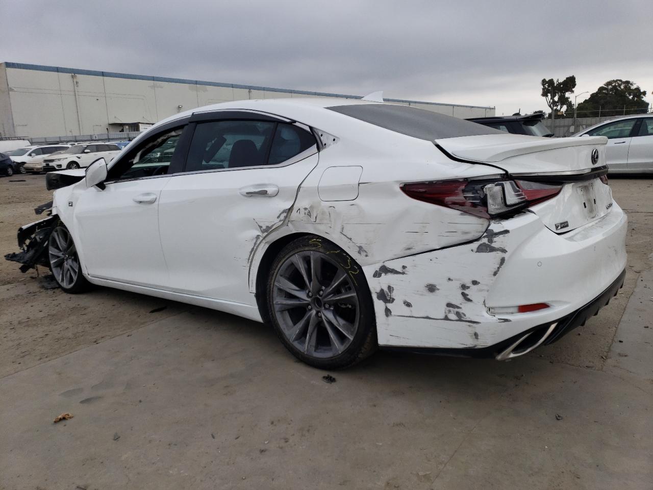 58ABZ1B10KU020159 2019 LEXUS ES - Image 2