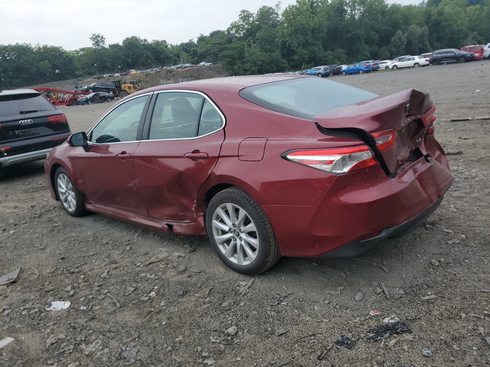 2018 Toyota Camry L vin: 4T1B11HK6JU565571