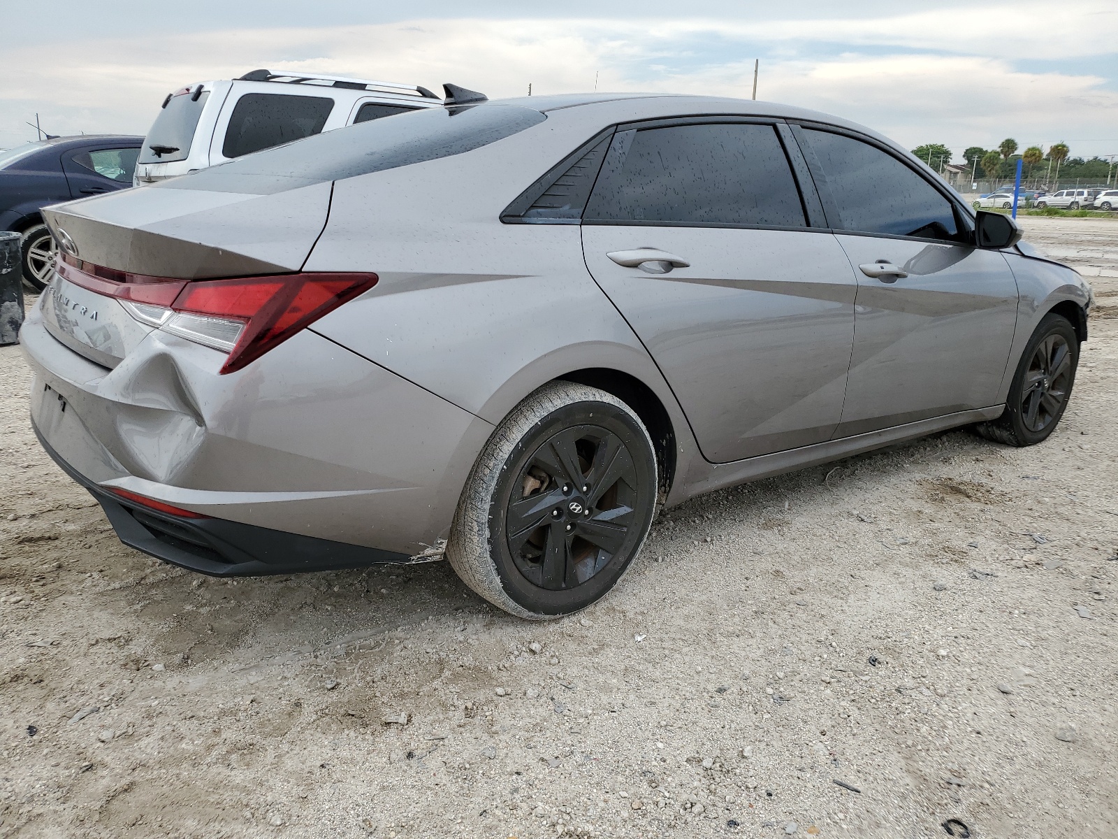 2021 Hyundai Elantra Sel vin: KMHLM4AG2MU124690