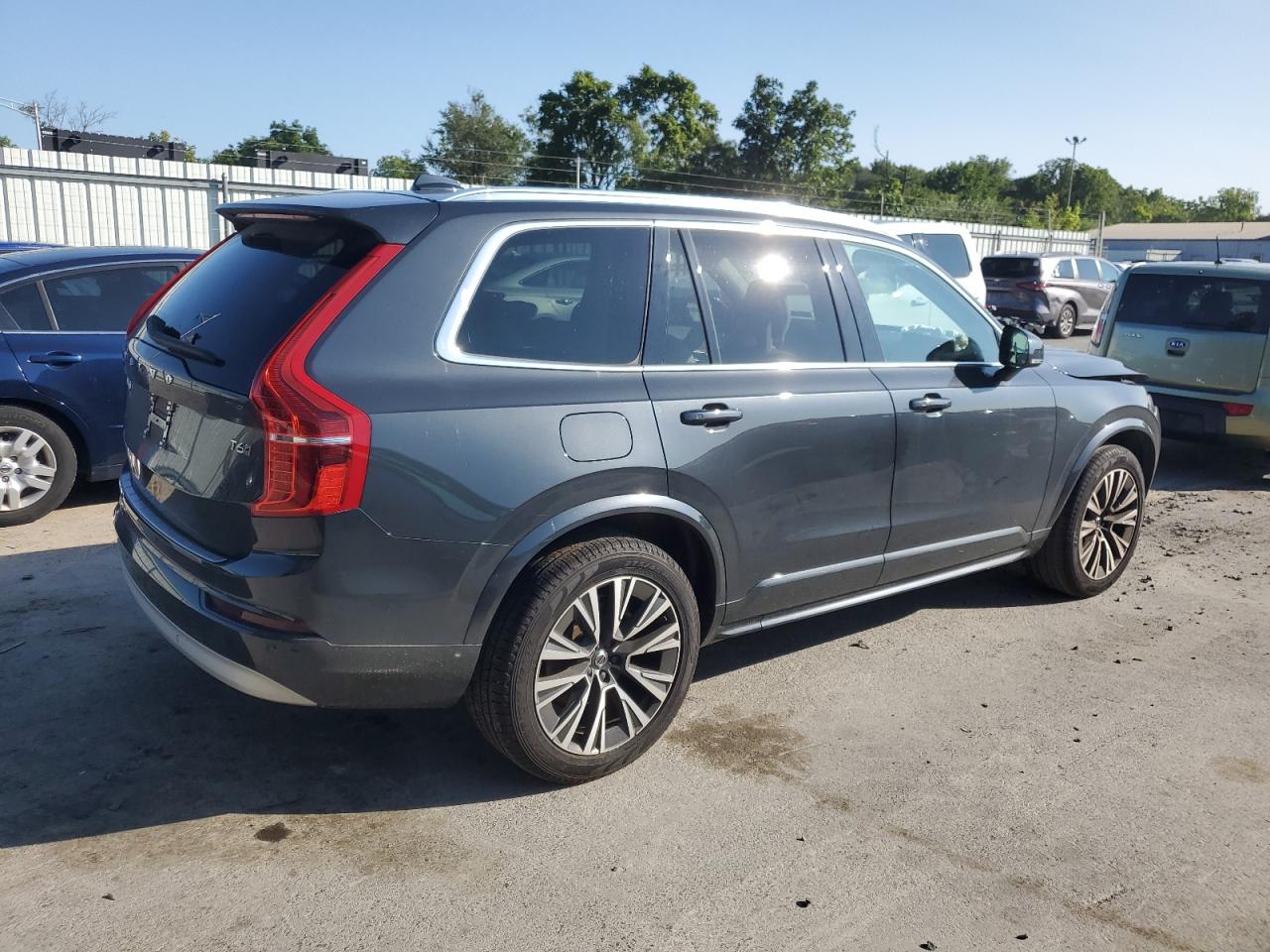 2022 Volvo XC90 - Image 3