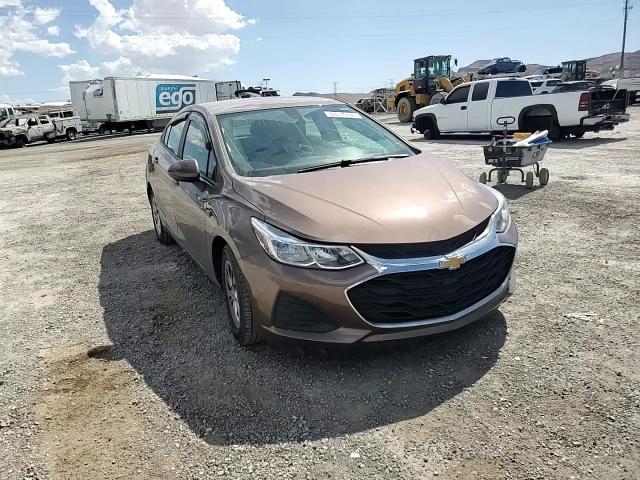 2019 Chevrolet Cruze Ls VIN: 1G1BC5SMXK7131825 Lot: 68545334