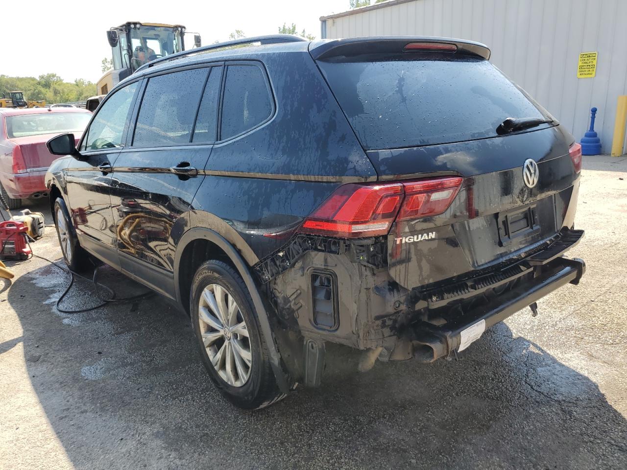 3VV1B7AX2JM091257 2018 VOLKSWAGEN TIGUAN - Image 2