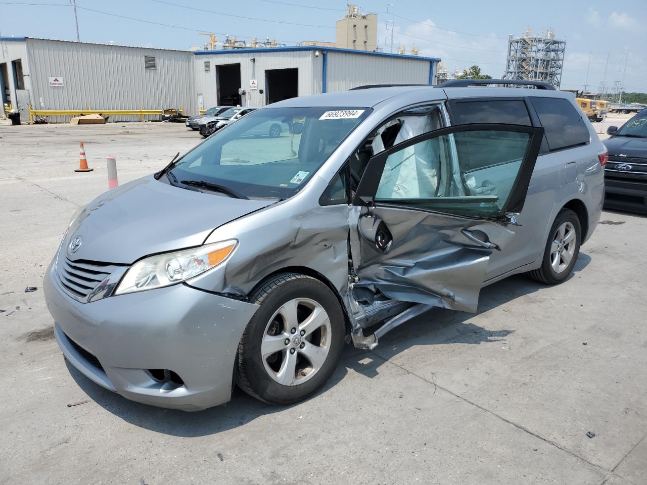 5TDKZ3DC4HS897658 2017 TOYOTA SIENNA - Image 1