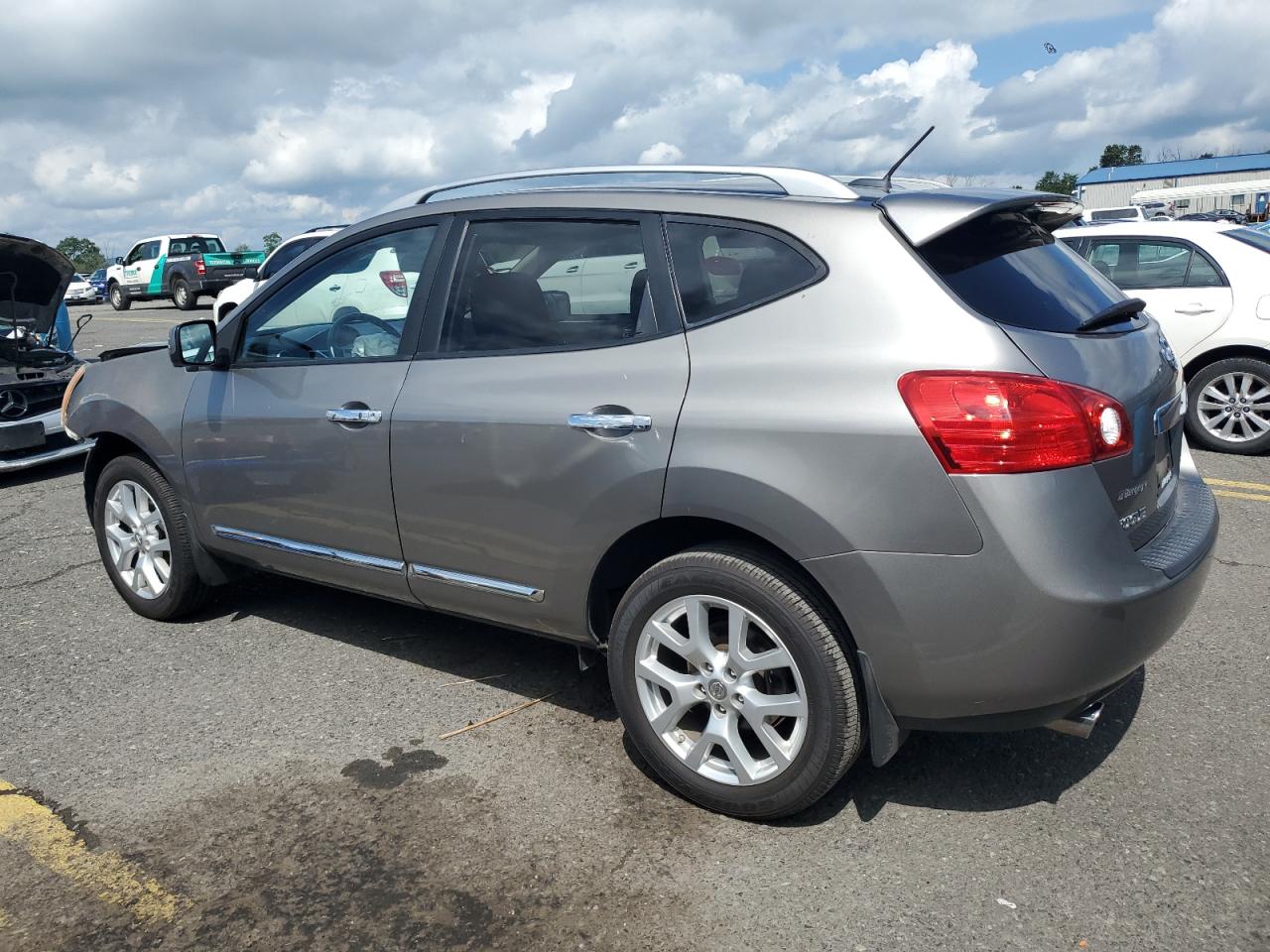 2012 Nissan Rogue - Image 2