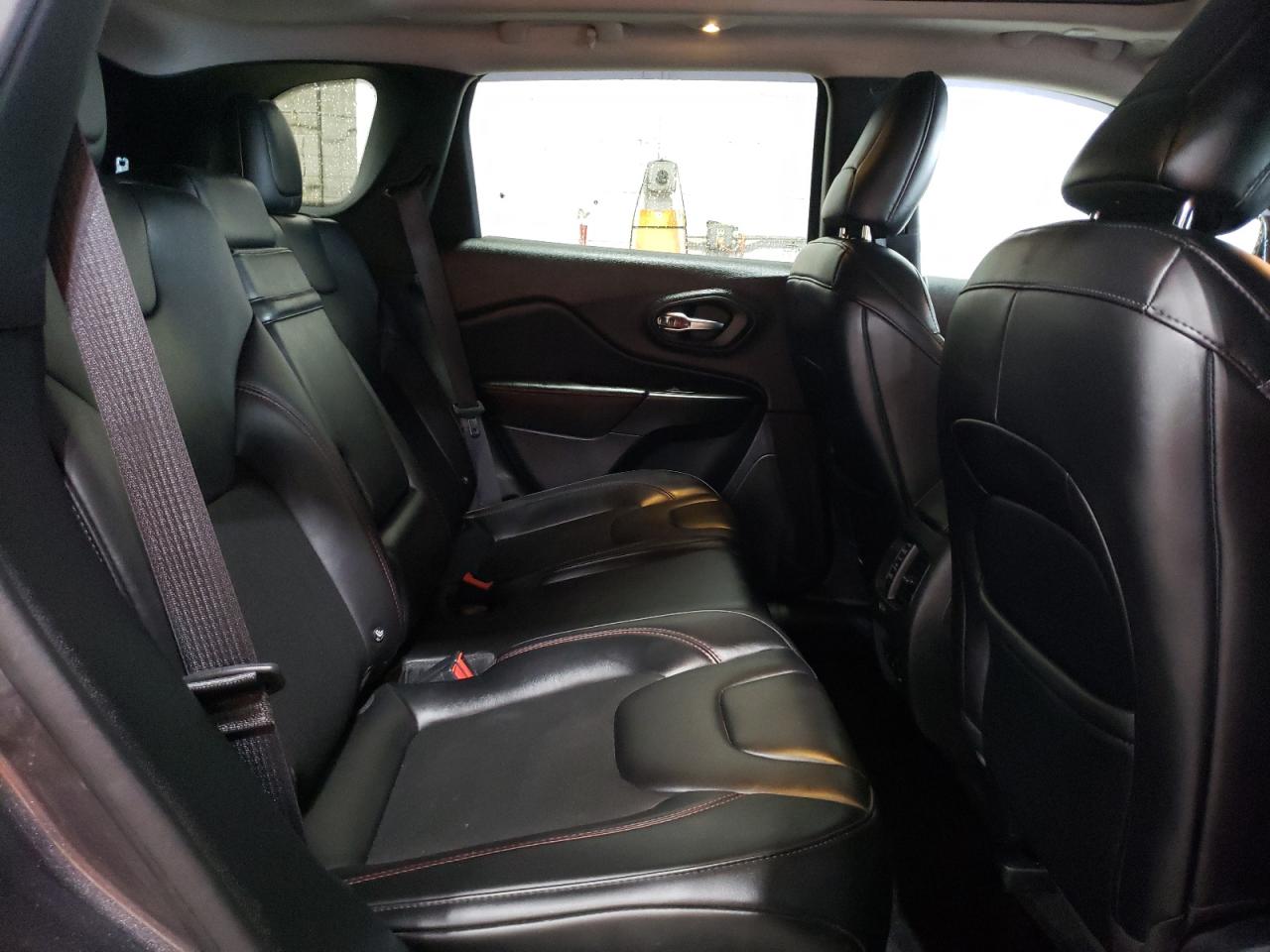 2019 Jeep Cherokee - Image 11