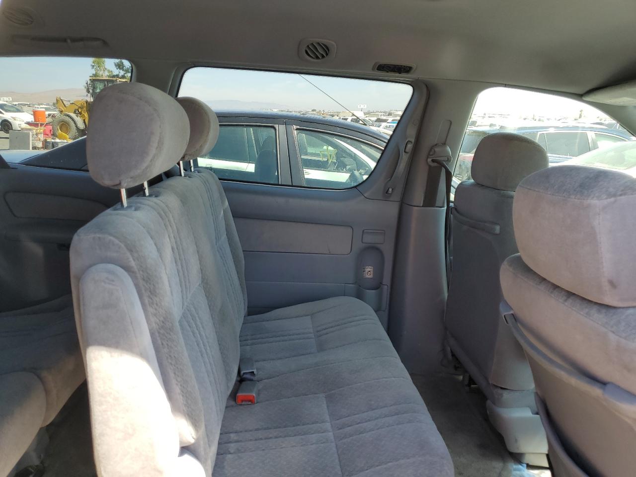 2002 Toyota Sienna - Image 11