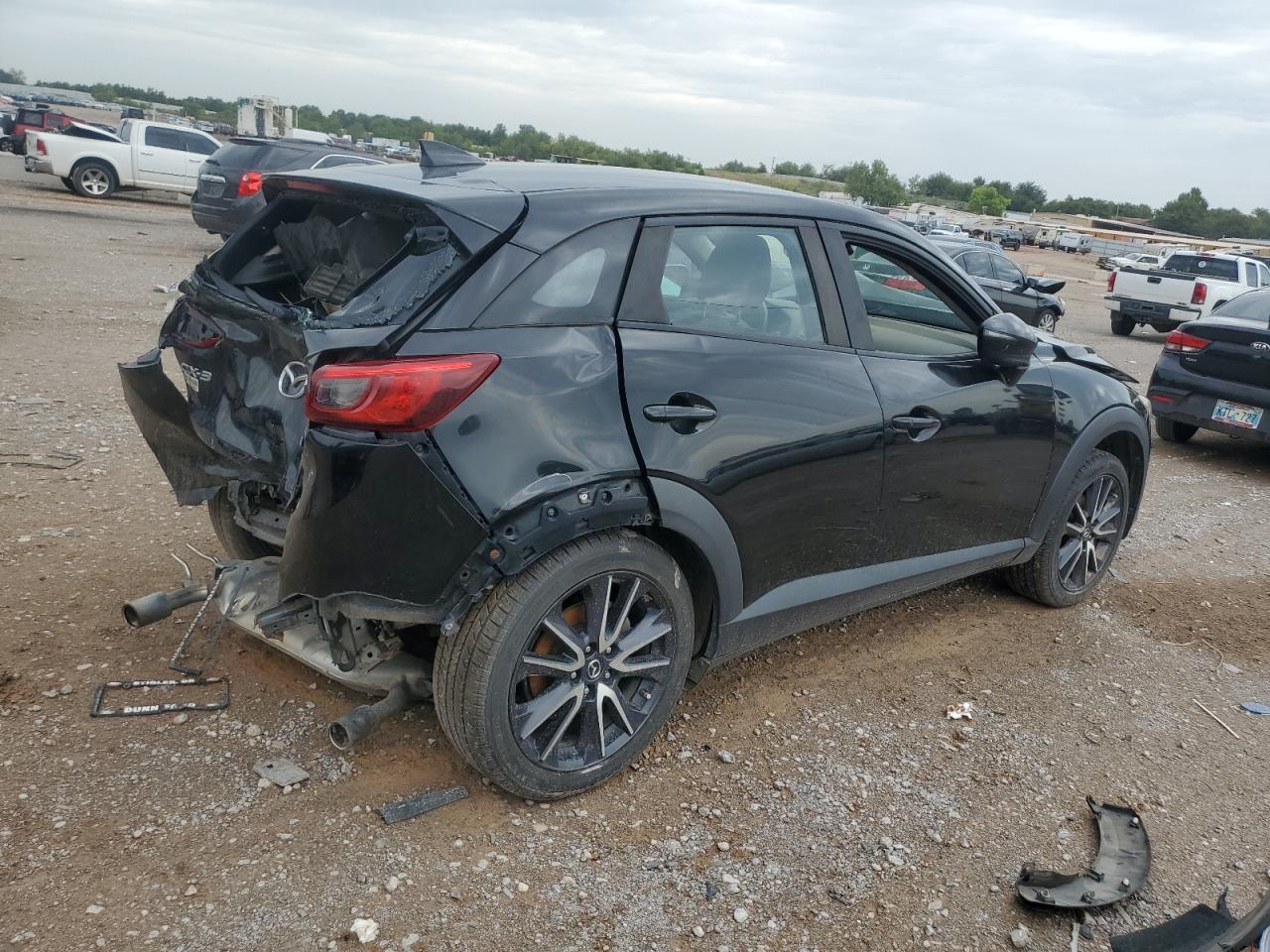 VIN JM1DKDC78J0329557 2018 MAZDA CX-3 no.3