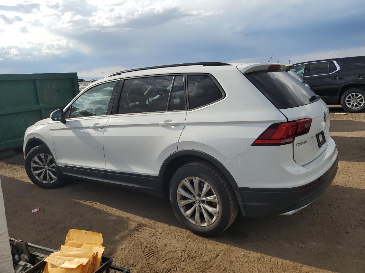 3VV0B7AX4JM009167 2018 VOLKSWAGEN TIGUAN - Image 2