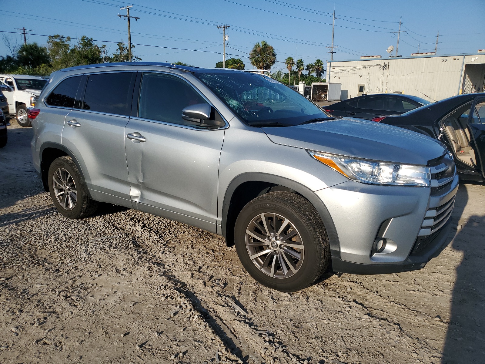 5TDJZRFH6JS550815 2018 Toyota Highlander Se