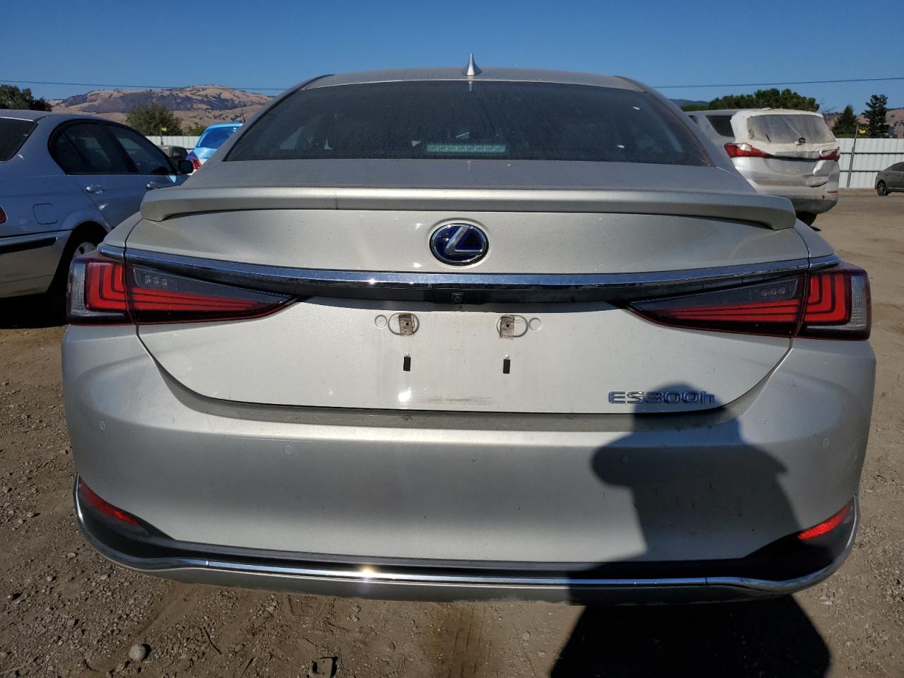 2019 Lexus ES - Image 6