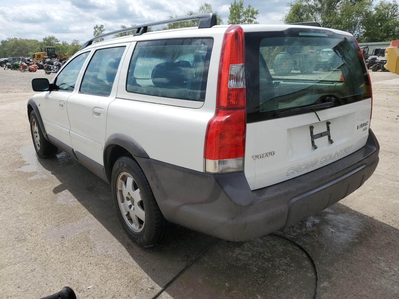 2001 Volvo V70 - Image 2