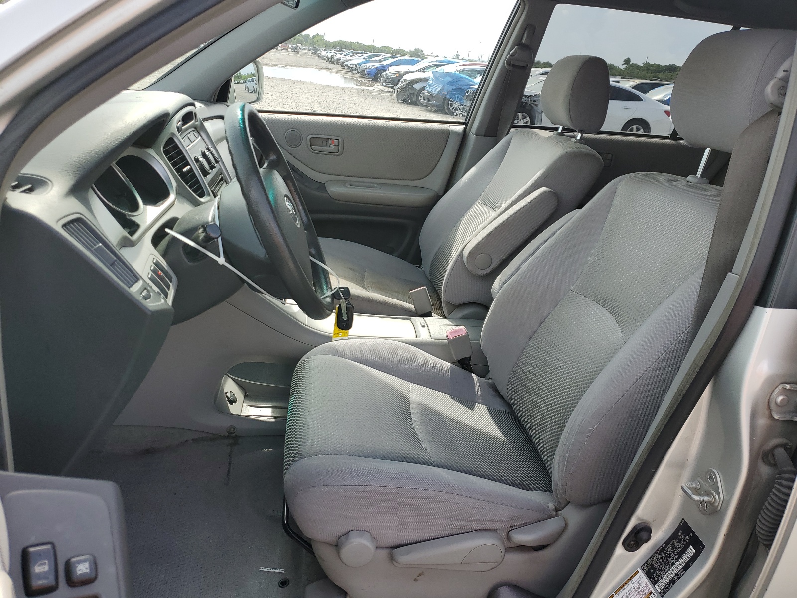 JTEGD21AX50109798 2005 Toyota Highlander