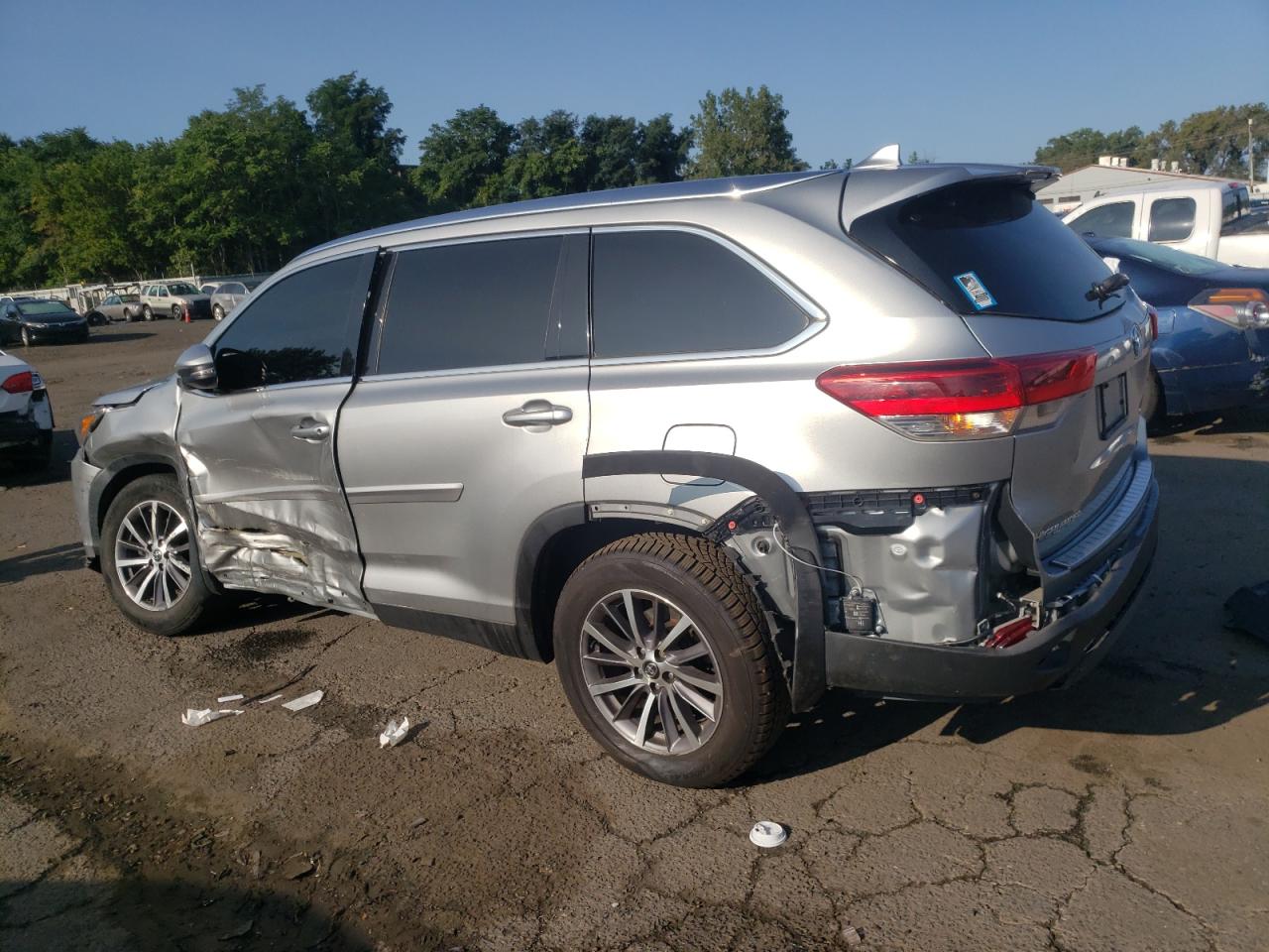 5TDJZRFH5KS581829 2019 TOYOTA HIGHLANDER - Image 2