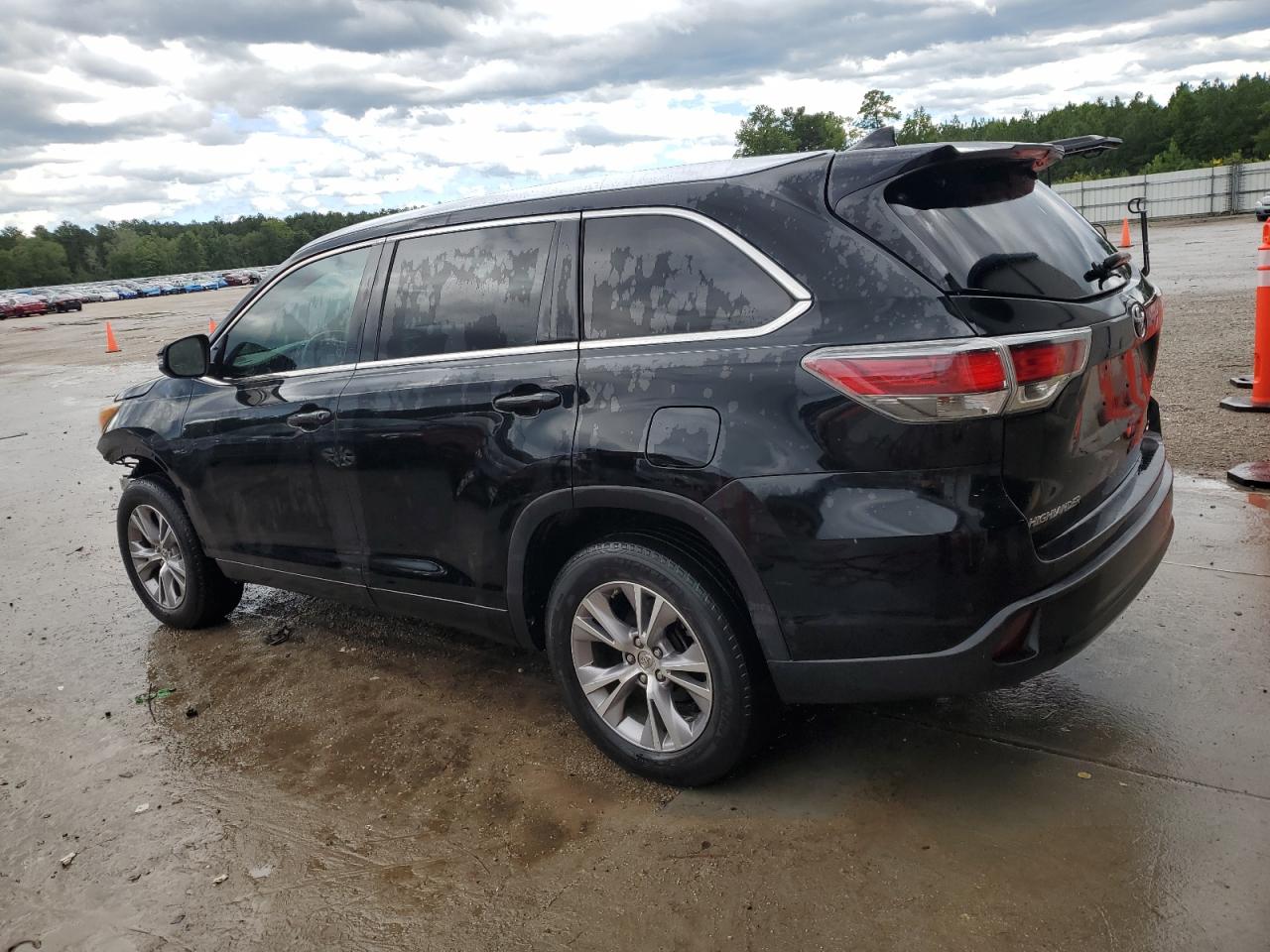 5TDKKRFH7FS079225 2015 TOYOTA HIGHLANDER - Image 2