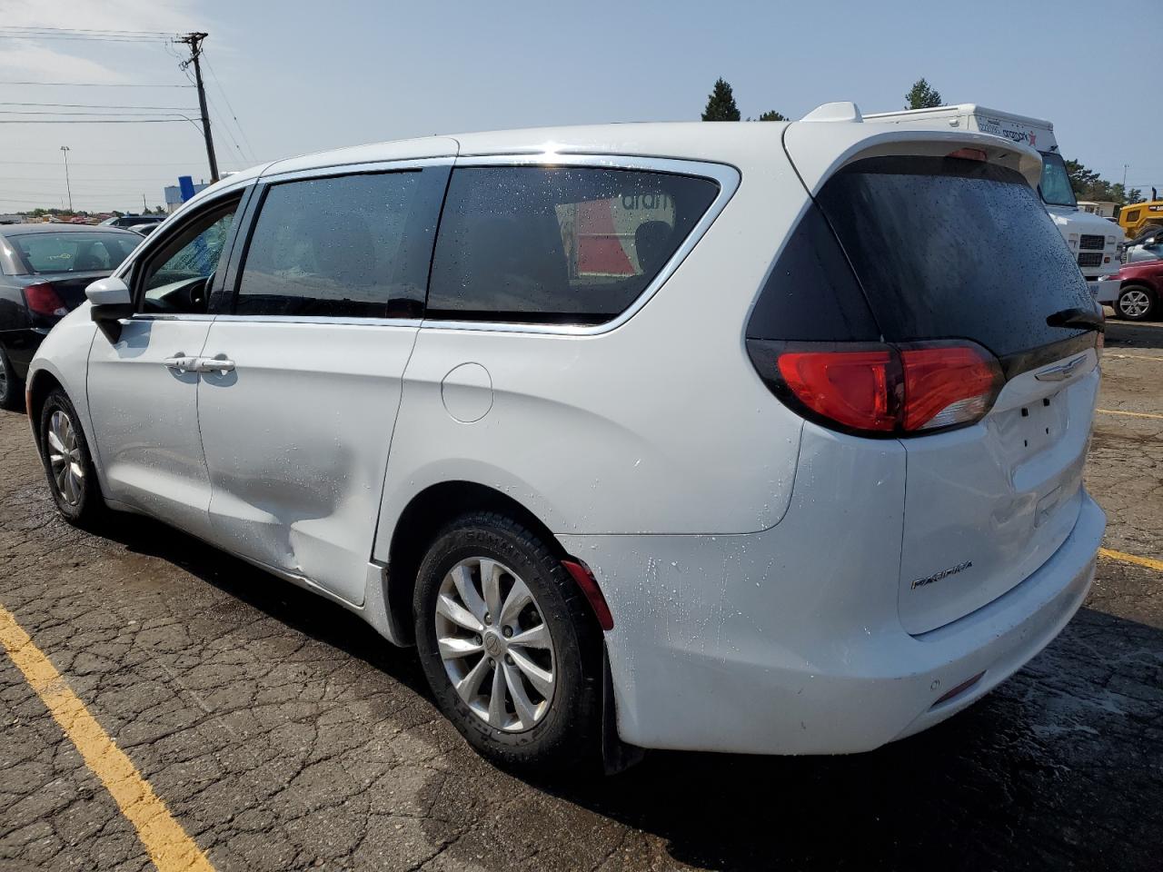 2C4RC1DG9HR529623 2017 CHRYSLER PACIFICA - Image 2