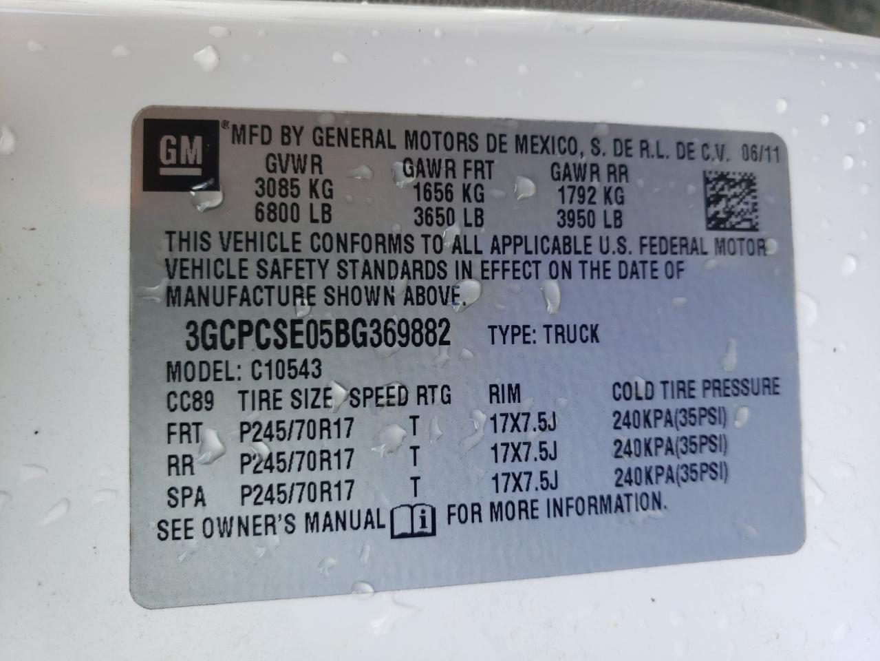 2011 Chevrolet Silverado - Image 13