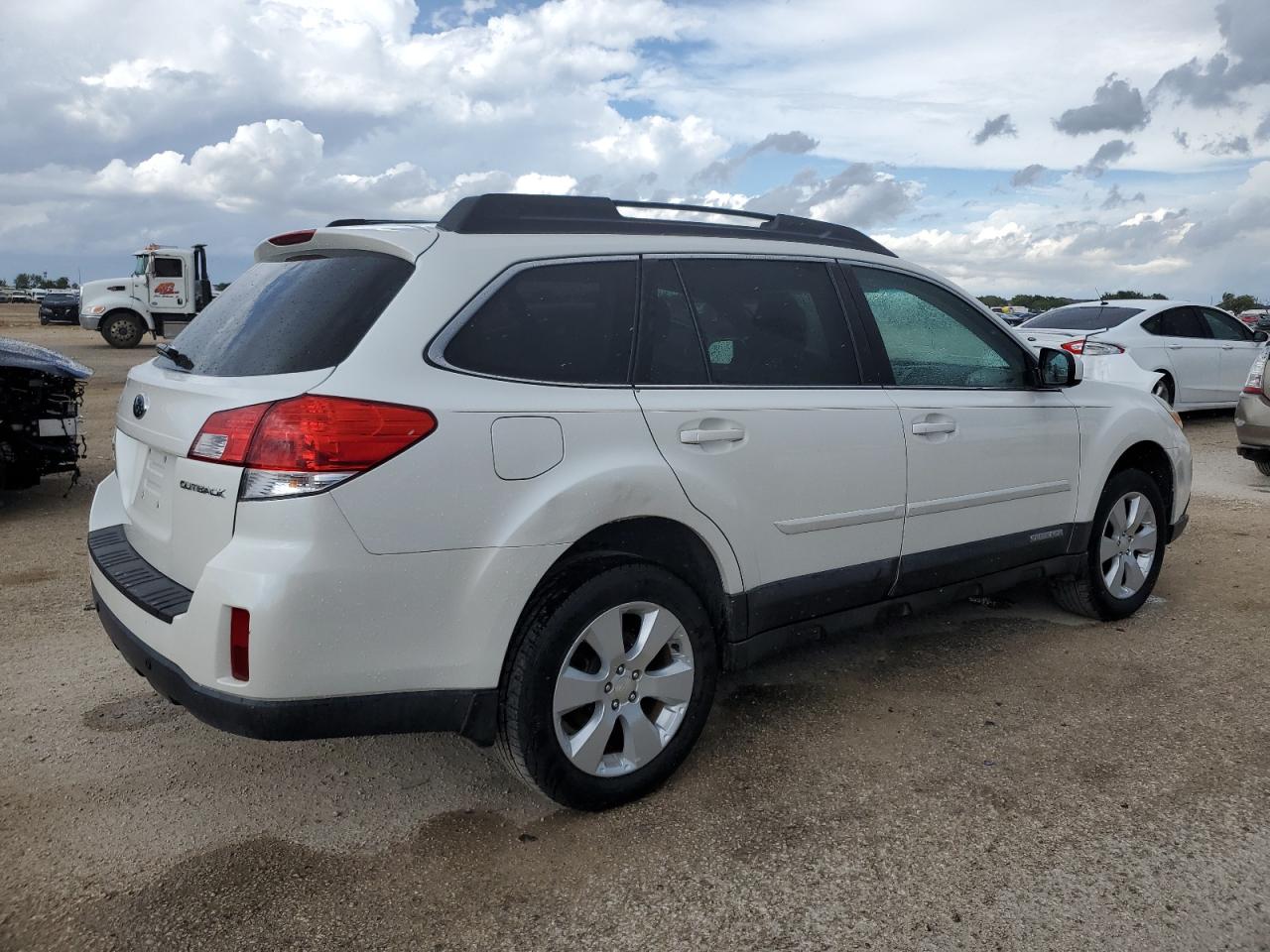 2012 Subaru Outback - Image 3