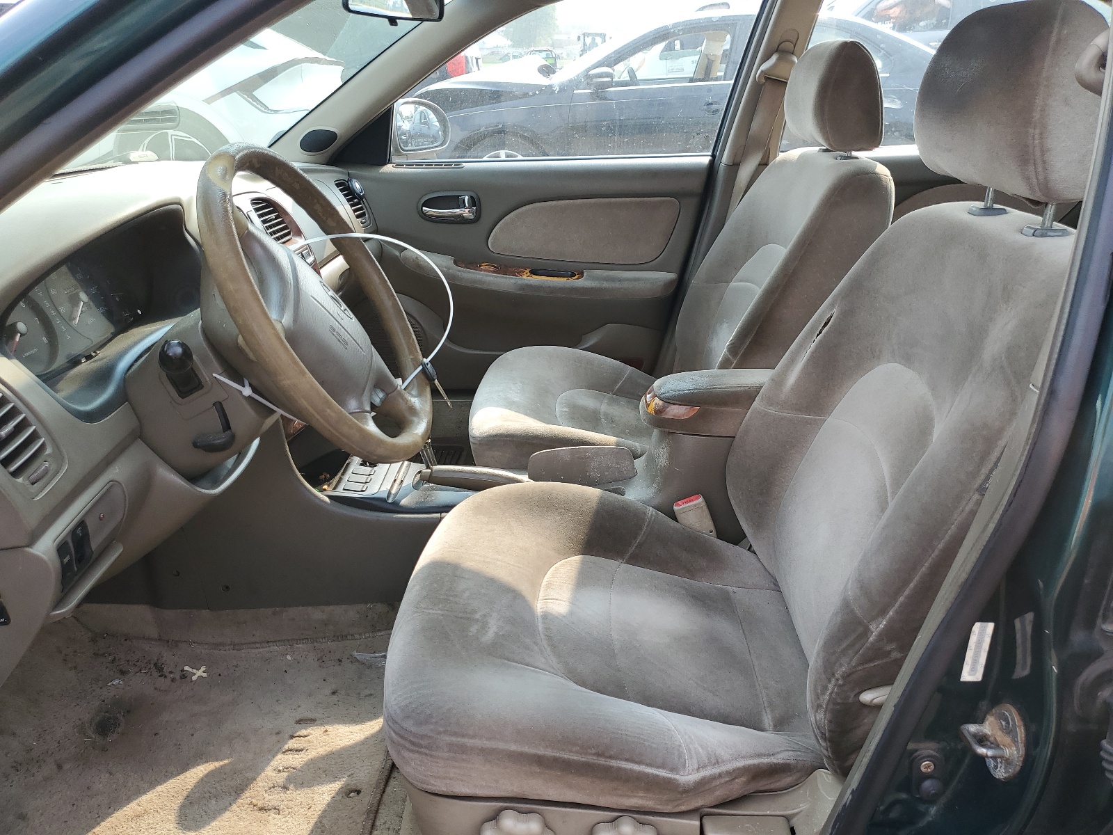 KMHWF35V1YA229562 2000 Hyundai Sonata Gls