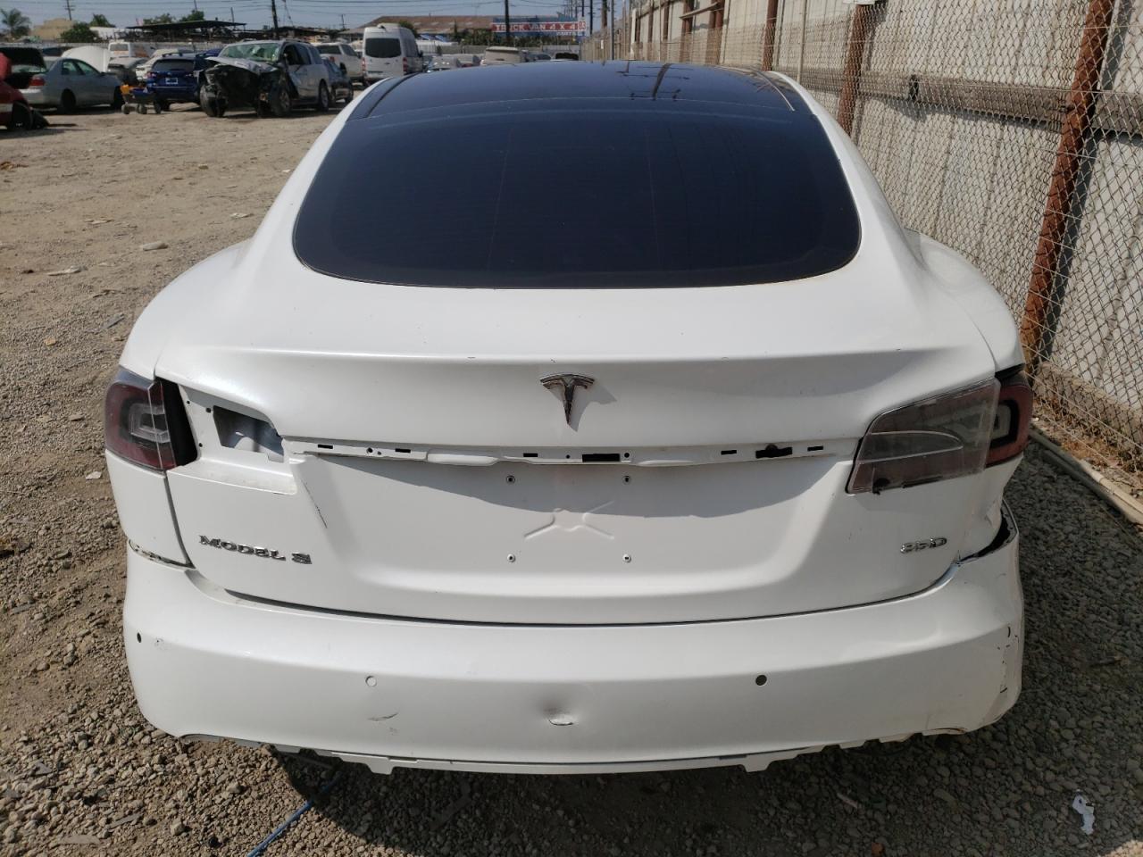 2015 Tesla Model S VIN: 5YJSA1E24FF105205 Lot: 69071704