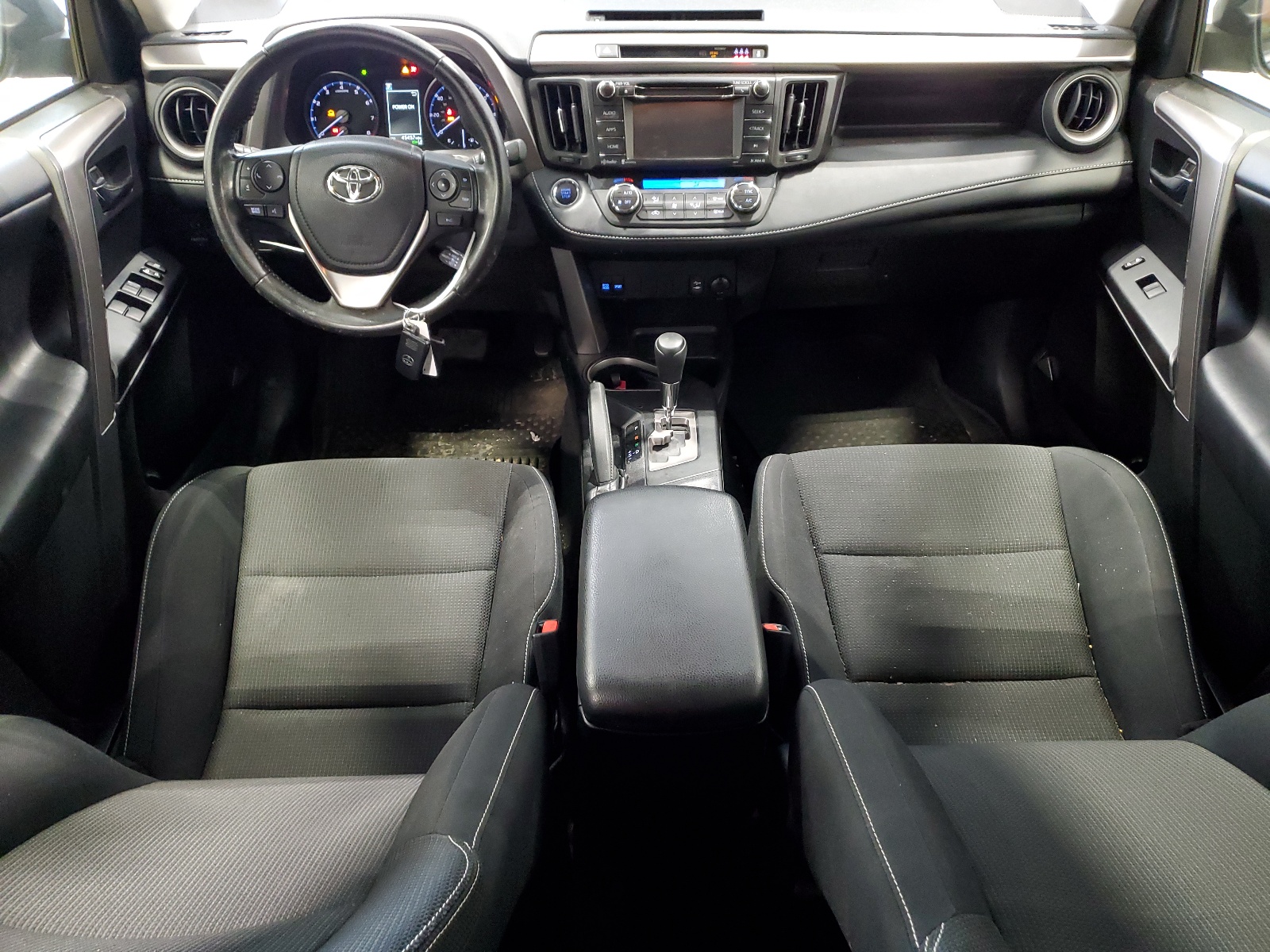 JTMRFREV3HJ710188 2017 Toyota Rav4 Xle