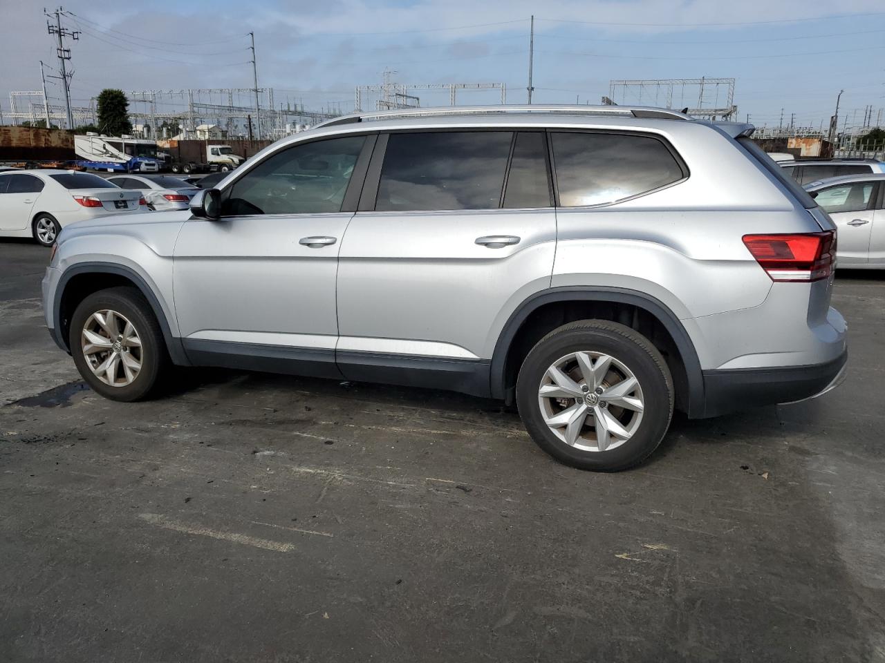 1V2DR2CAXJC554331 2018 VOLKSWAGEN ATLAS - Image 2