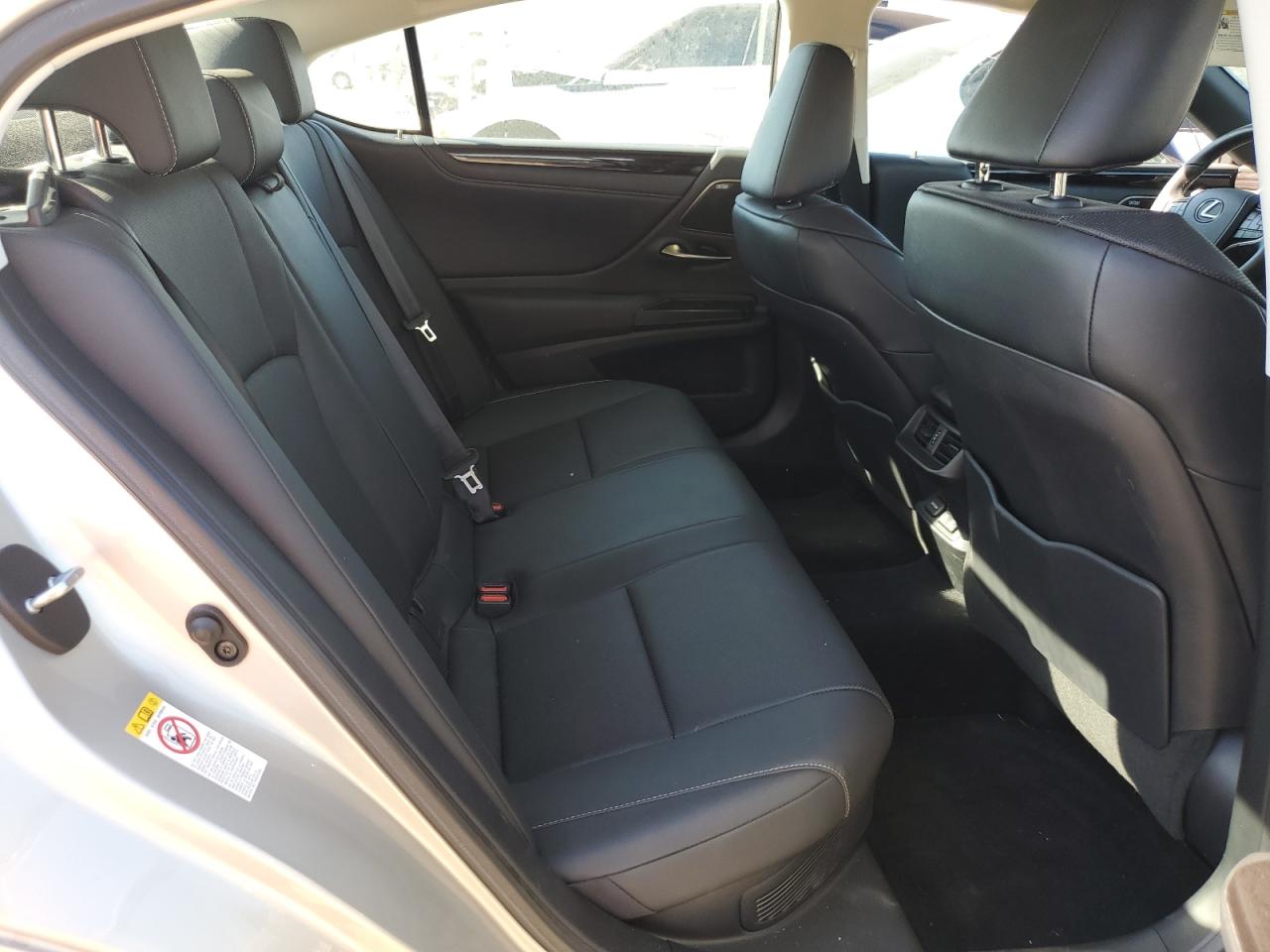 2019 Lexus ES - Image 10