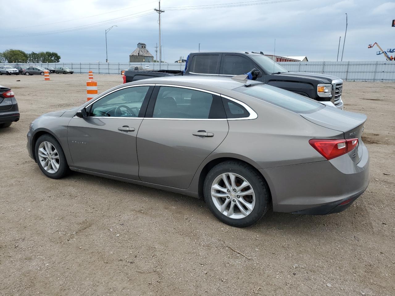 1G1ZD5ST4JF256147 2018 CHEVROLET MALIBU - Image 2