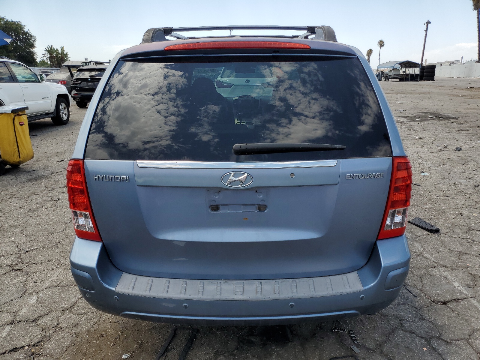 KNDMC233286046741 2008 Hyundai Entourage Gls