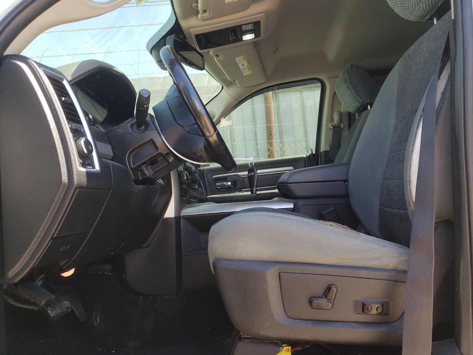 1C6RR6LTXHS695780 2017 Ram 1500 Slt