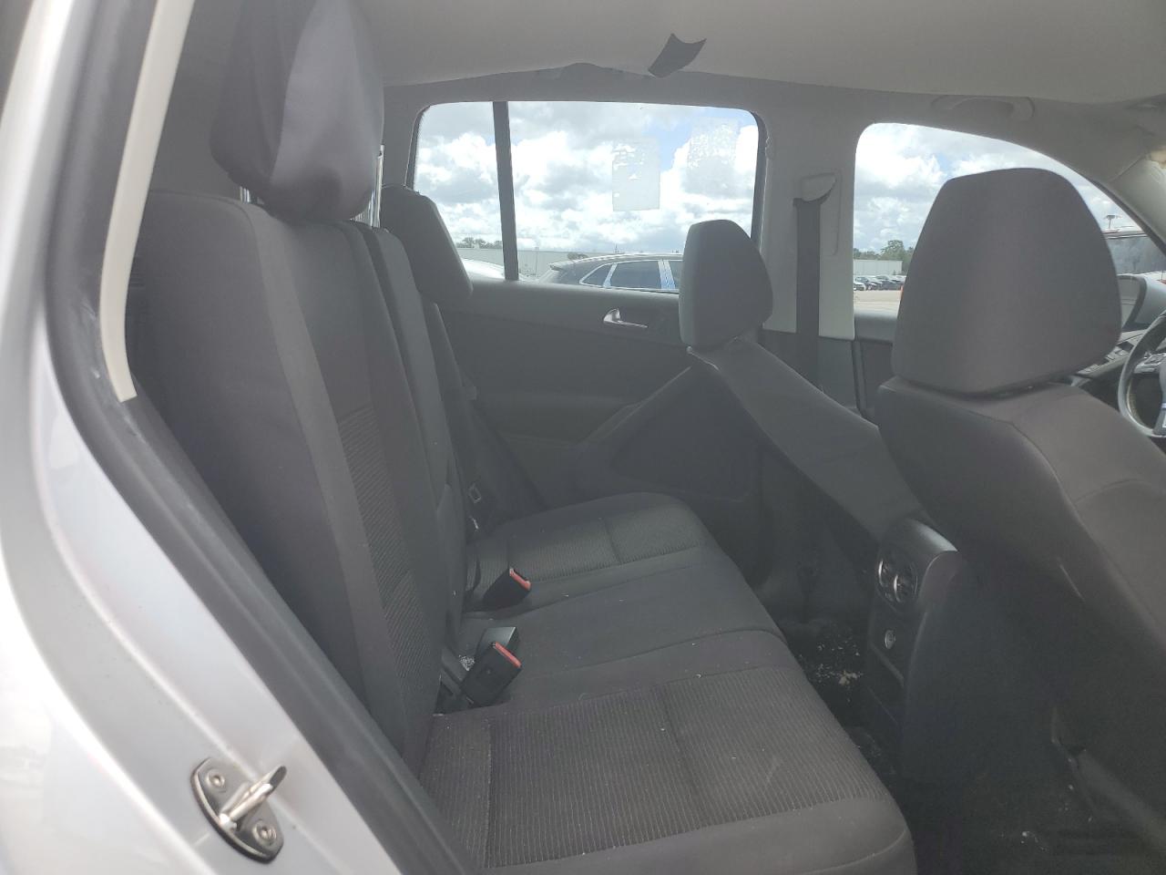 2015 Volkswagen Tiguan S VIN: WVGAV7AX6FW521266 Lot: 65940894