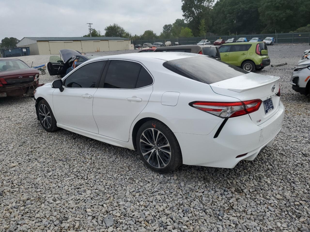 4T1B11HK1JU596534 2018 TOYOTA CAMRY - Image 2