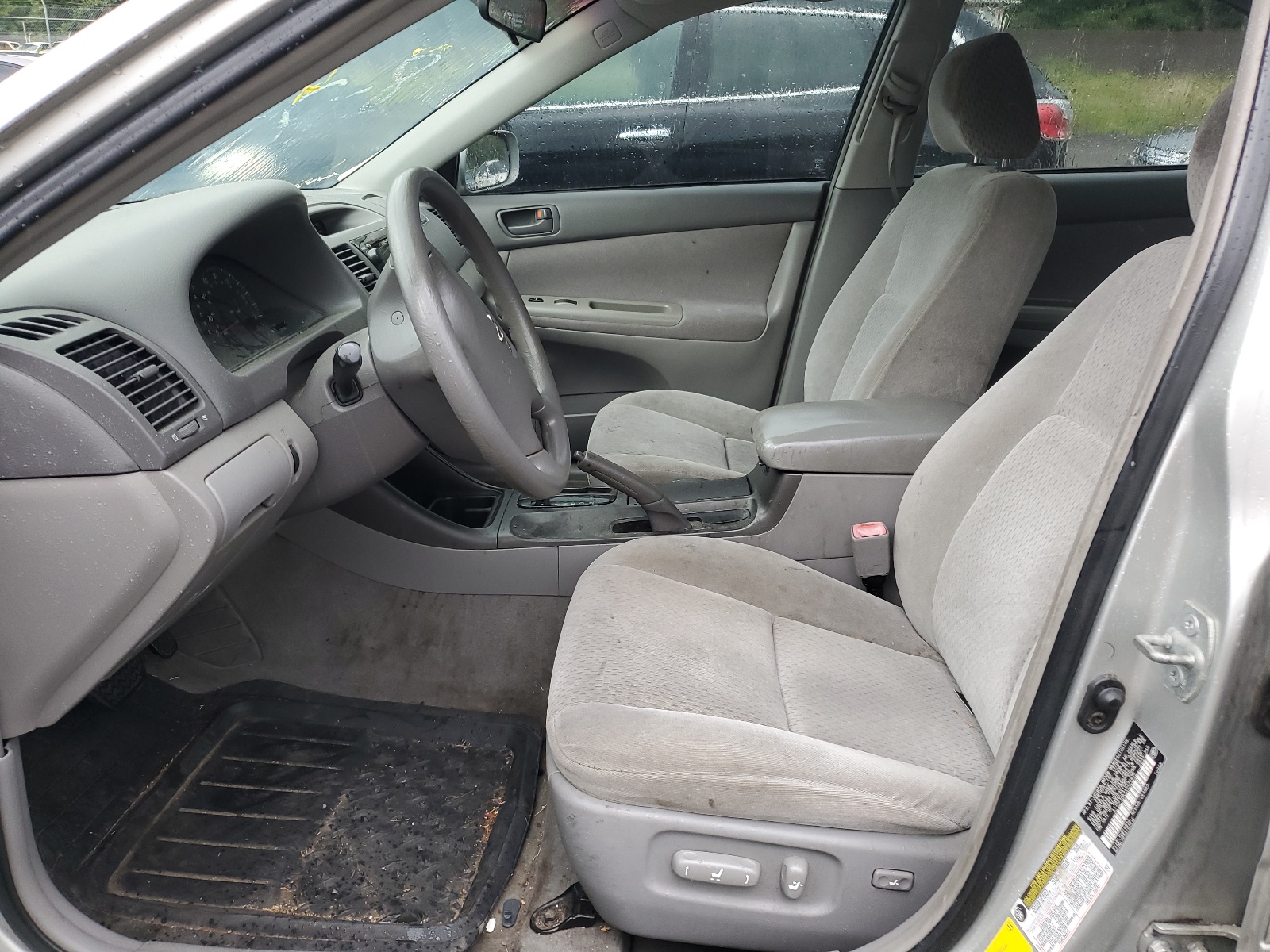 4T1BF30K34U572832 2004 Toyota Camry Le