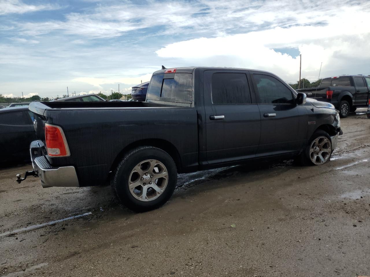 1C6RR6NM5FS623887 2015 Ram 1500 Laramie