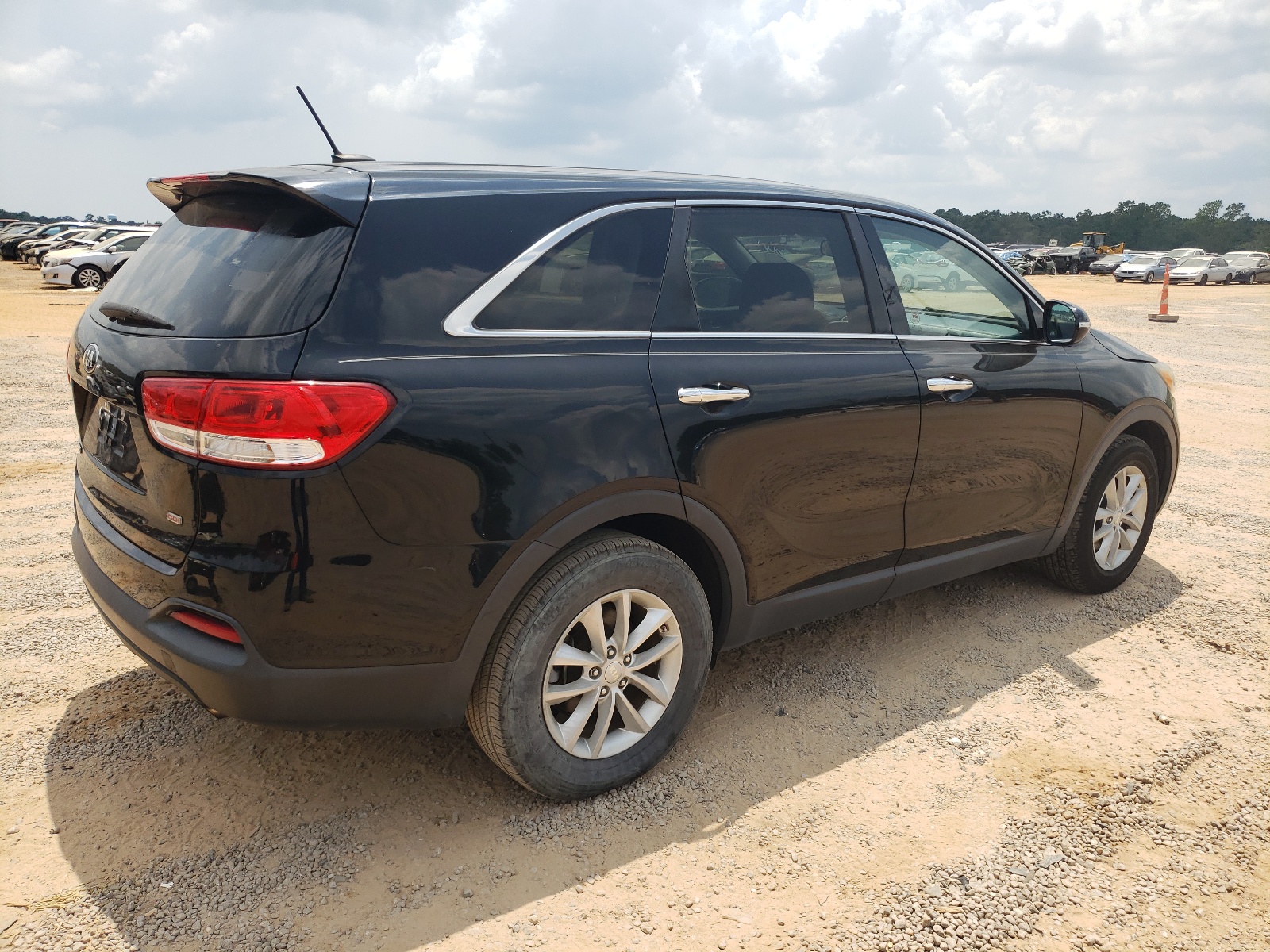 2017 Kia Sorento Lx vin: 5XYPG4A32HG221258