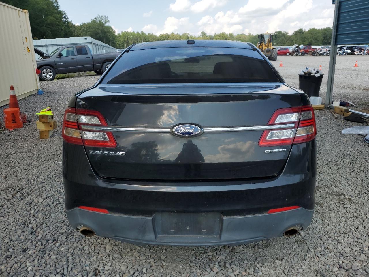 1FAHP2D8XFG142341 2015 Ford Taurus Se